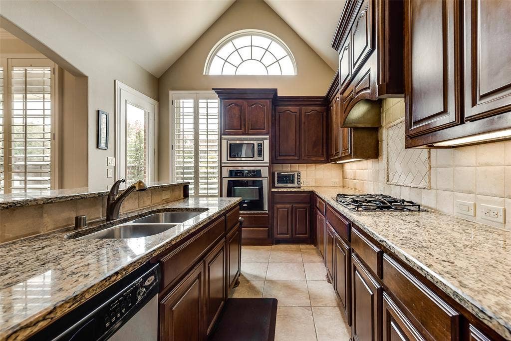 2501 Lady Viviane Lane, Lewisville, TX 75056