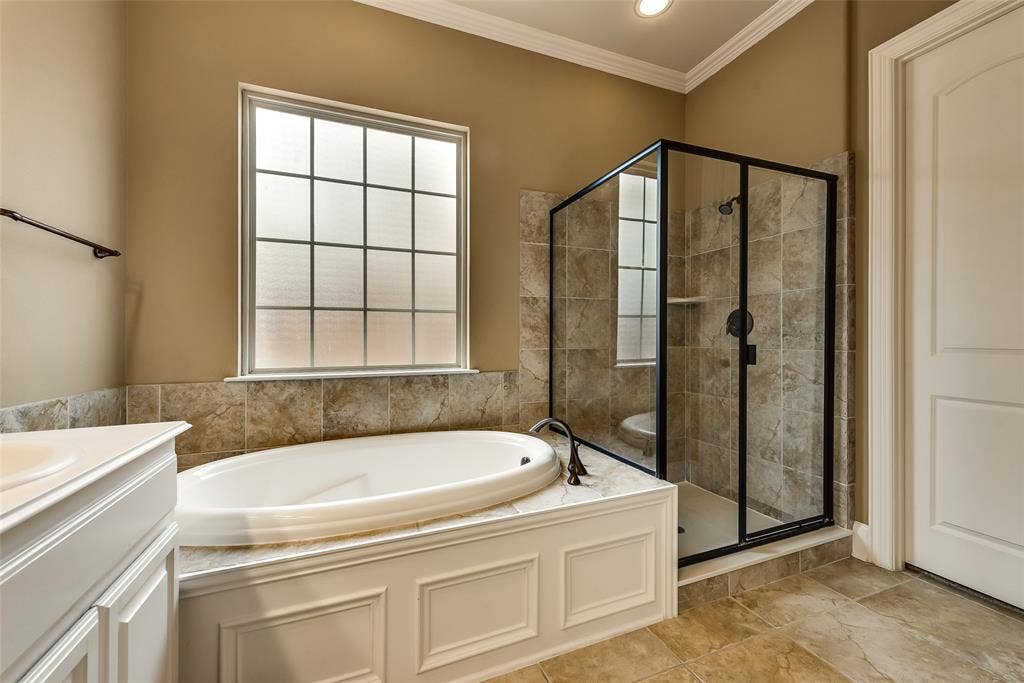 2501 Lady Viviane Lane, Lewisville, TX 75056