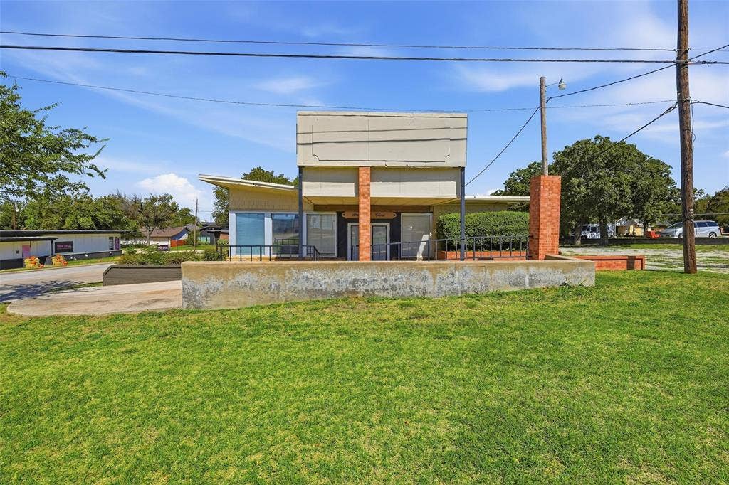 1306 13th Street, Bridgeport, TX 76426