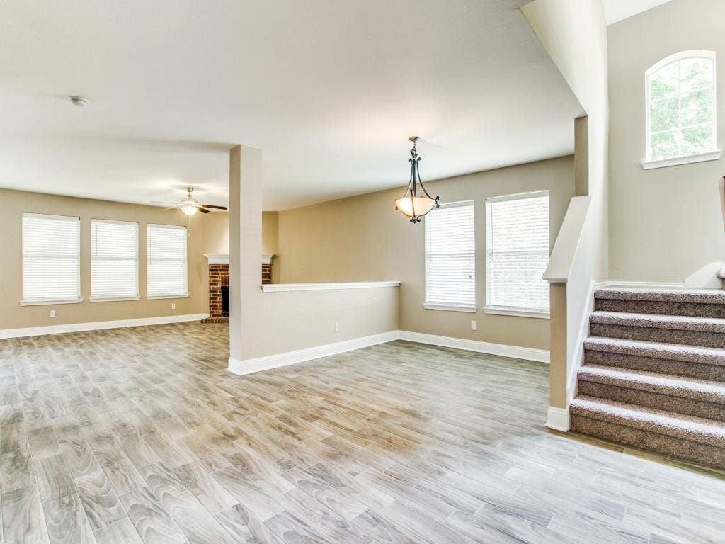 FORMAL DINING AND FAMILY LIVING ROOMS!