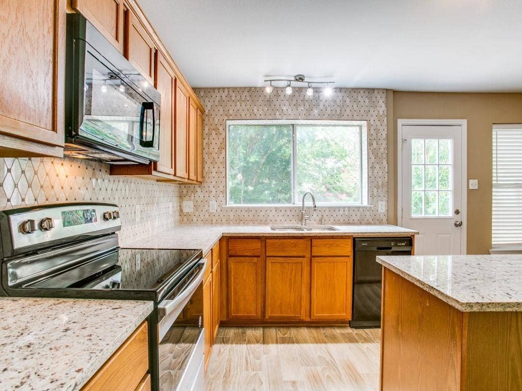 BACK VIEW OF KITCHEN!