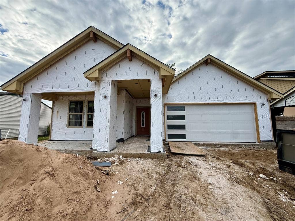 427 32nd Street, Grand Prairie, TX 75050 427 32nd Street, Grand Prairie, TX 75050