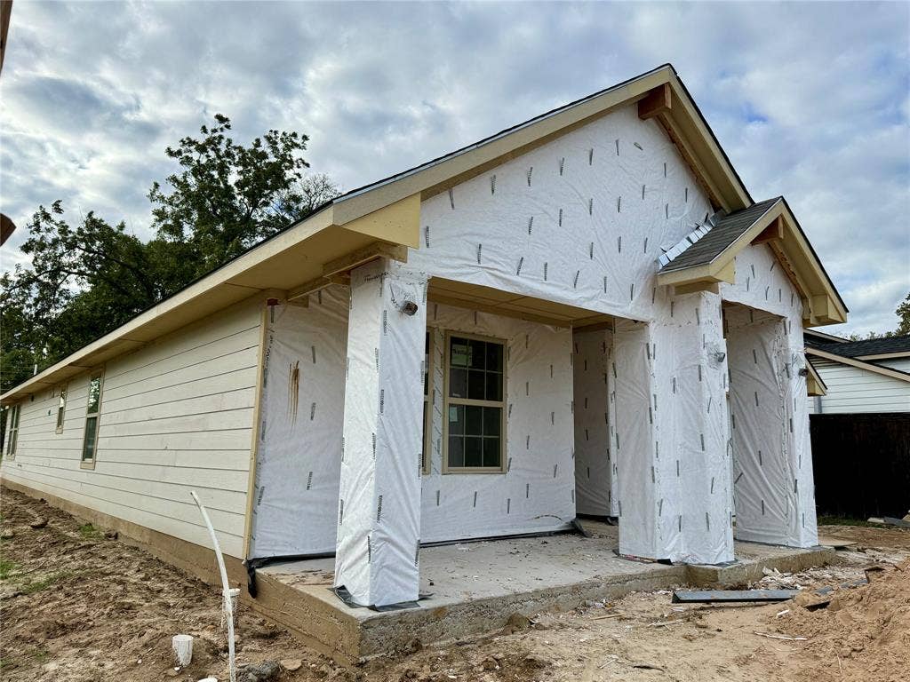 427 32nd Street, Grand Prairie, TX 75050 427 32nd Street, Grand Prairie, TX 75050