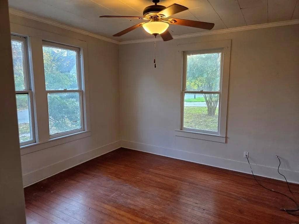 809 W 3rd Street, Clarksville, TX 75426 809 W 3rd Street, Clarksville, TX 75426