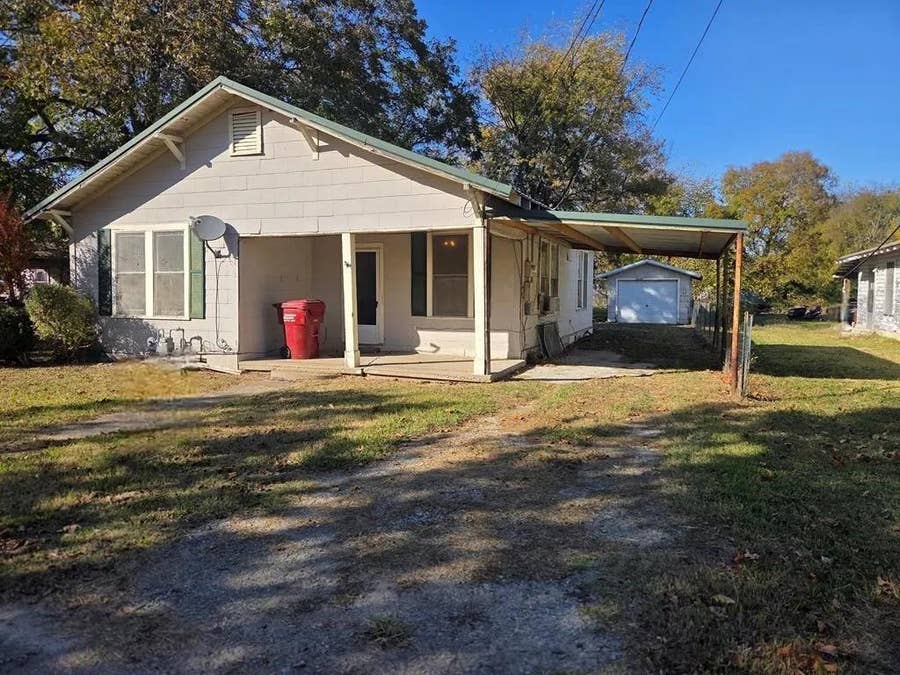 Property photo for 809 W 3rd Street, Clarksville, TX