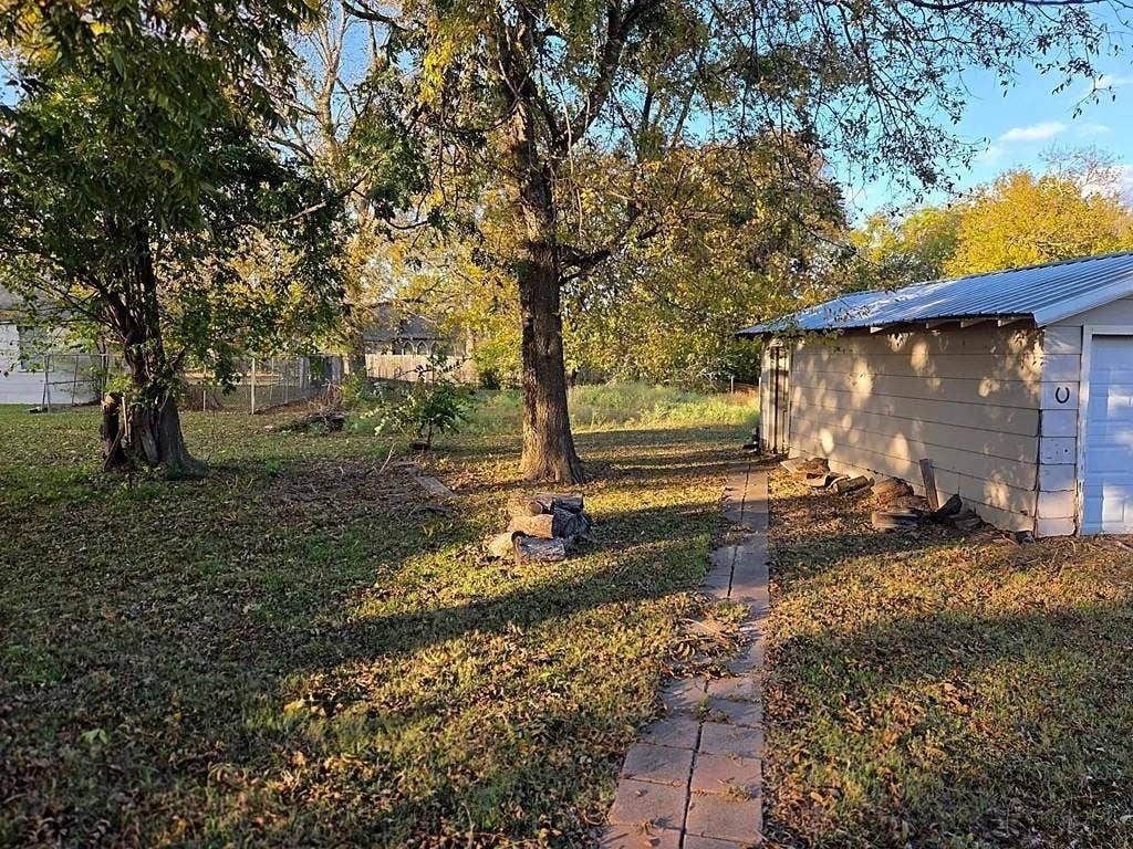 809 W 3rd Street, Clarksville, TX 75426 809 W 3rd Street, Clarksville, TX 75426
