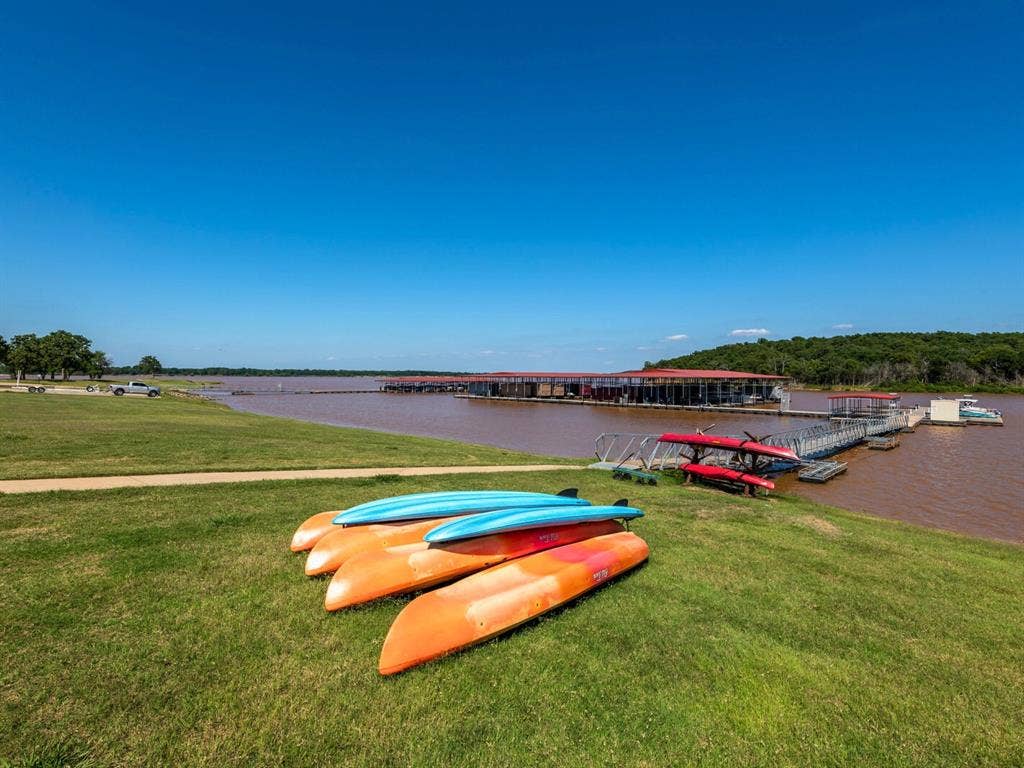 712 Medallion Club Street, Gordonville, TX 76245