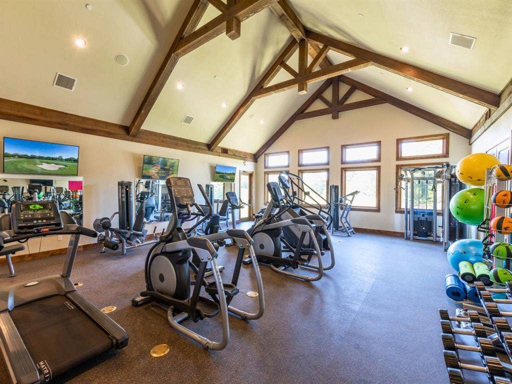712 Medallion Club Street, Gordonville, TX 76245