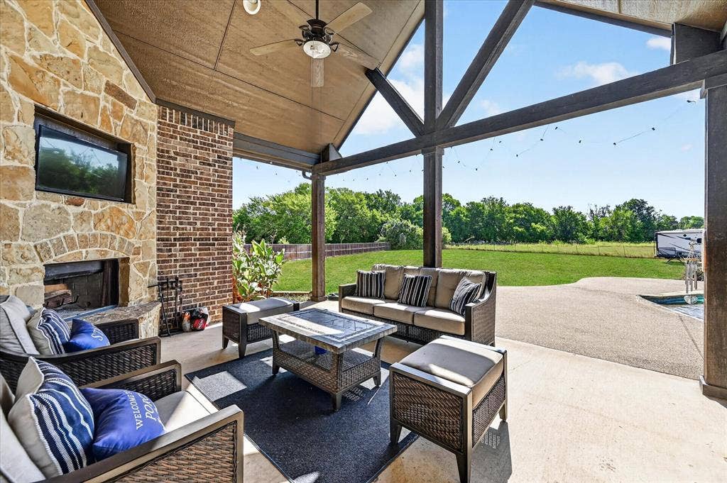 2310 River Bend Court, Midlothian, TX 76065 2310 River Bend Court, Midlothian, TX 76065
