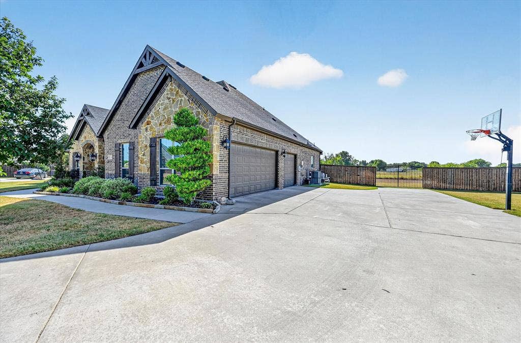 2310 River Bend Court, Midlothian, TX 76065 2310 River Bend Court, Midlothian, TX 76065