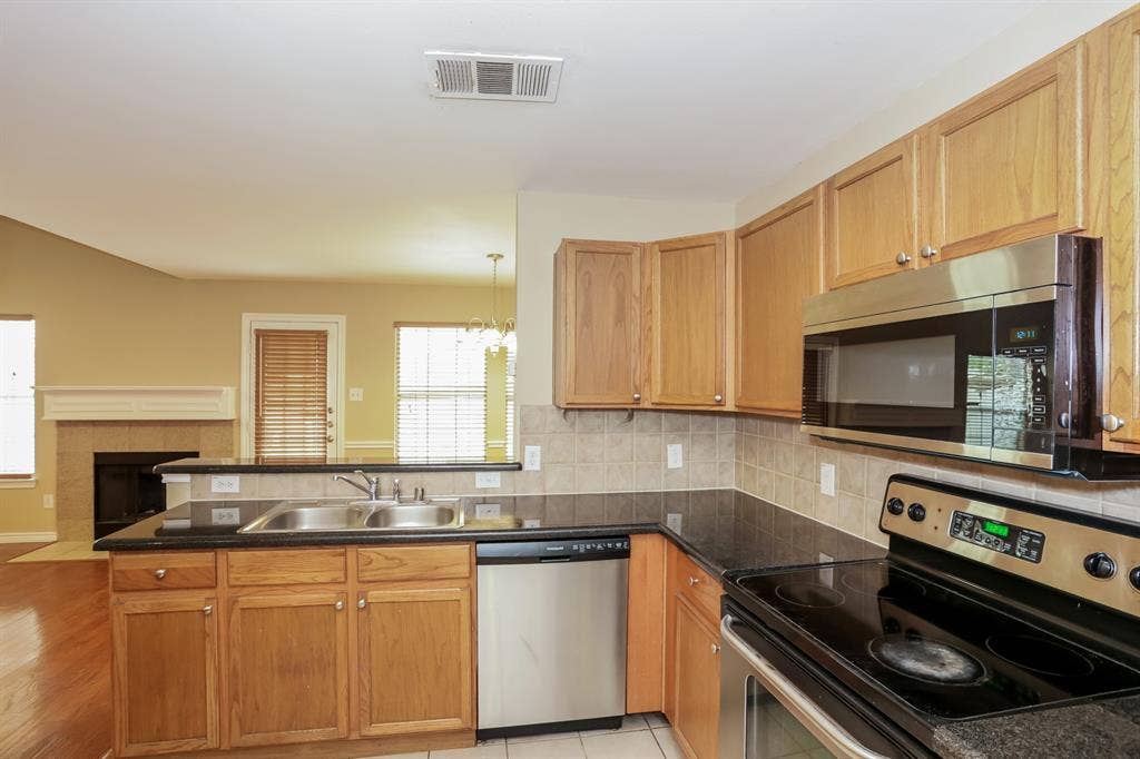 3966 Oceanside Drive, Euless, TX 76040