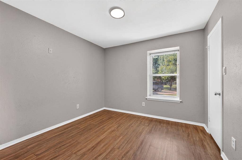 912 Shell Court, Bedford, TX 76022 Wood-finish flooring with white trim