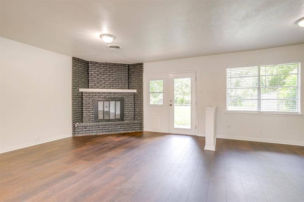 128 SE Robert Street, Burleson, TX 76028