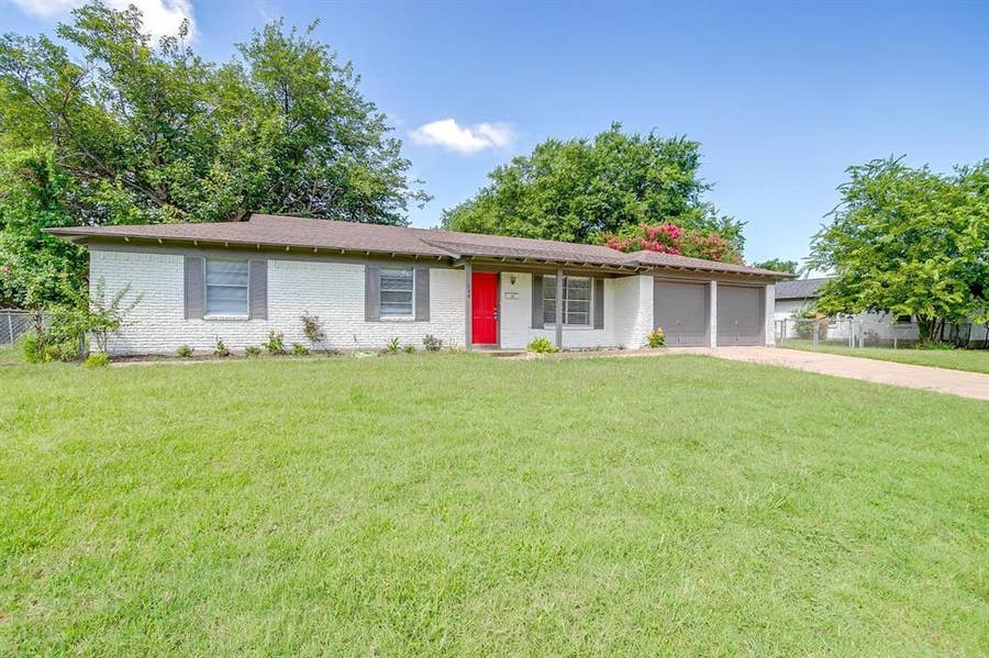 Property photo for 128 SE Robert Street, Burleson, TX