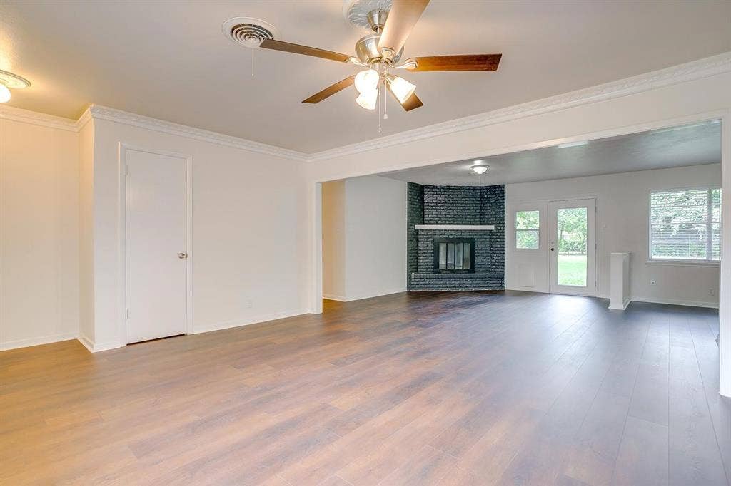 128 SE Robert Street, Burleson, TX 76028