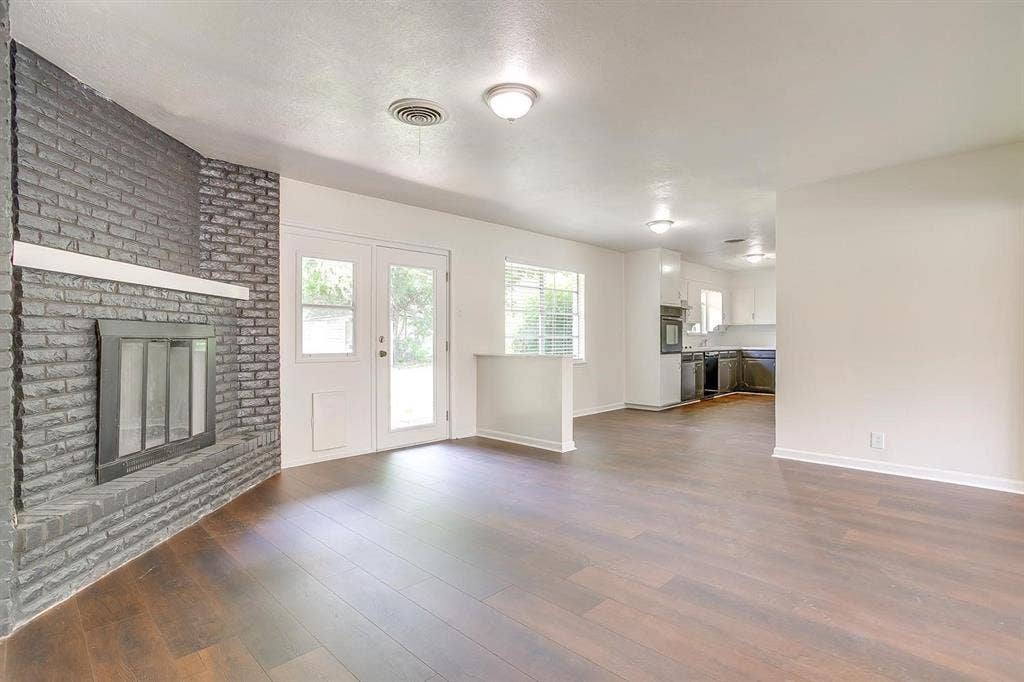 128 SE Robert Street, Burleson, TX 76028