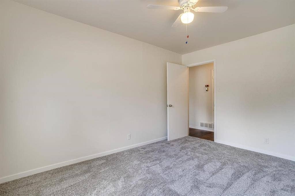 128 SE Robert Street, Burleson, TX 76028