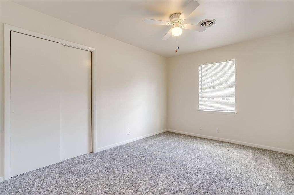 128 SE Robert Street, Burleson, TX 76028
