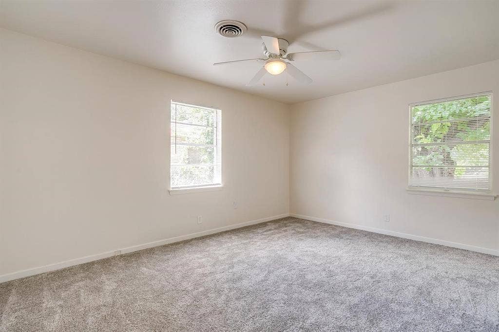 128 SE Robert Street, Burleson, TX 76028