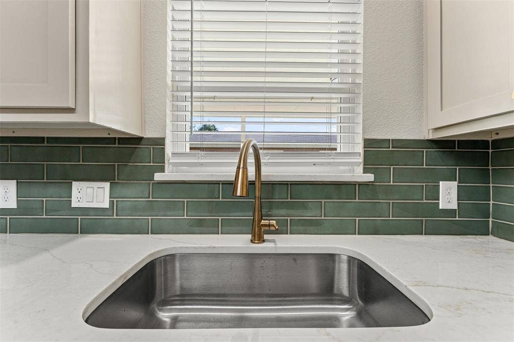 421 Dearborn Street, Waco, TX 76704 421 Dearborn Street, Waco, TX 76704