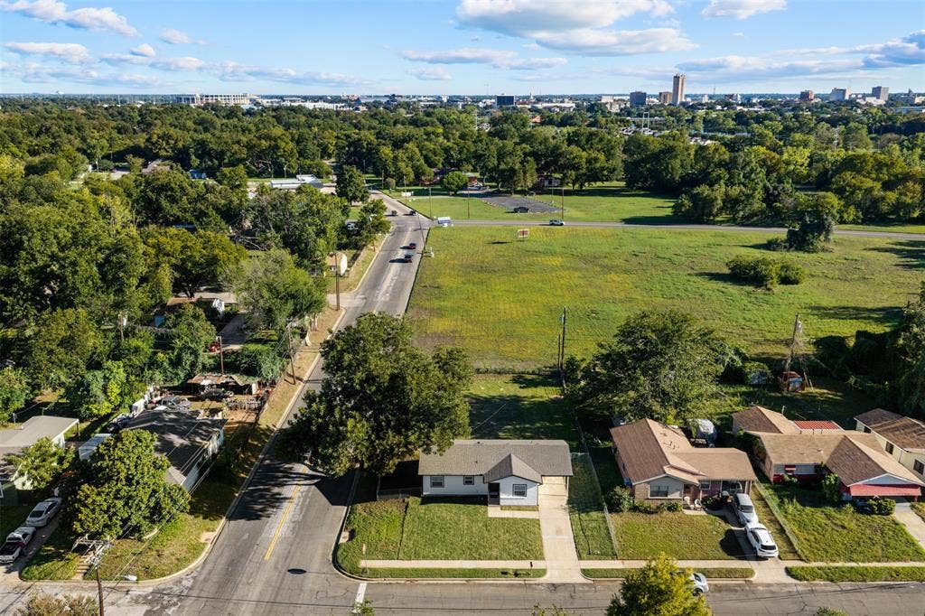 421 Dearborn Street, Waco, TX 76704 421 Dearborn Street, Waco, TX 76704