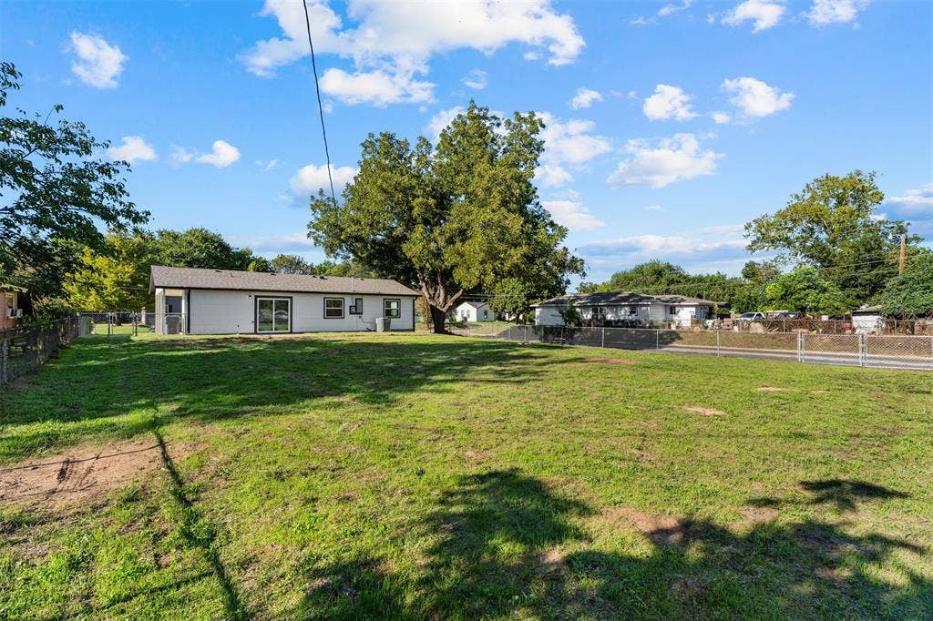 421 Dearborn Street, Waco, TX 76704 421 Dearborn Street, Waco, TX 76704