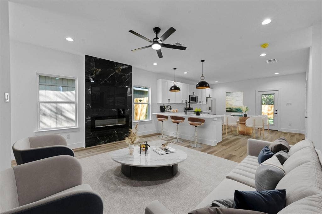 5424 Bourquin Street, Dallas, TX 75210 5424 Bourquin Street, Dallas, TX 75210
