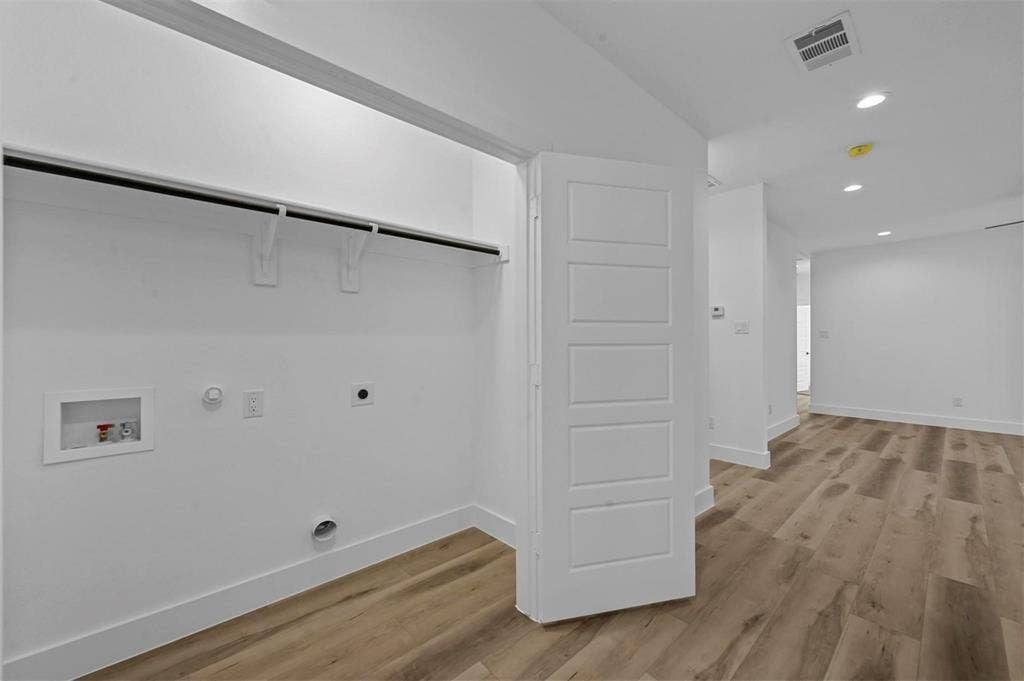 5424 Bourquin Street, Dallas, TX 75210 5424 Bourquin Street, Dallas, TX 75210