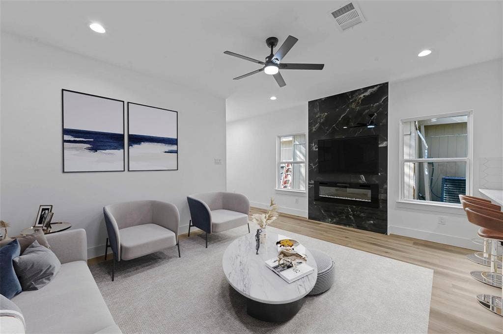 5424 Bourquin Street, Dallas, TX 75210 5424 Bourquin Street, Dallas, TX 75210
