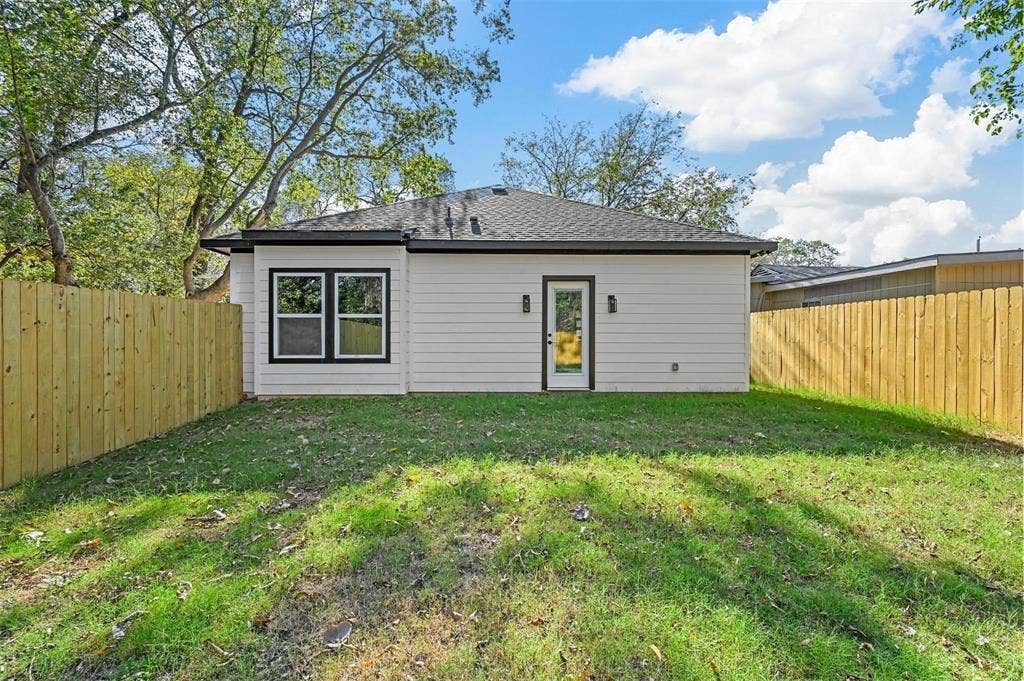 5424 Bourquin Street, Dallas, TX 75210 5424 Bourquin Street, Dallas, TX 75210
