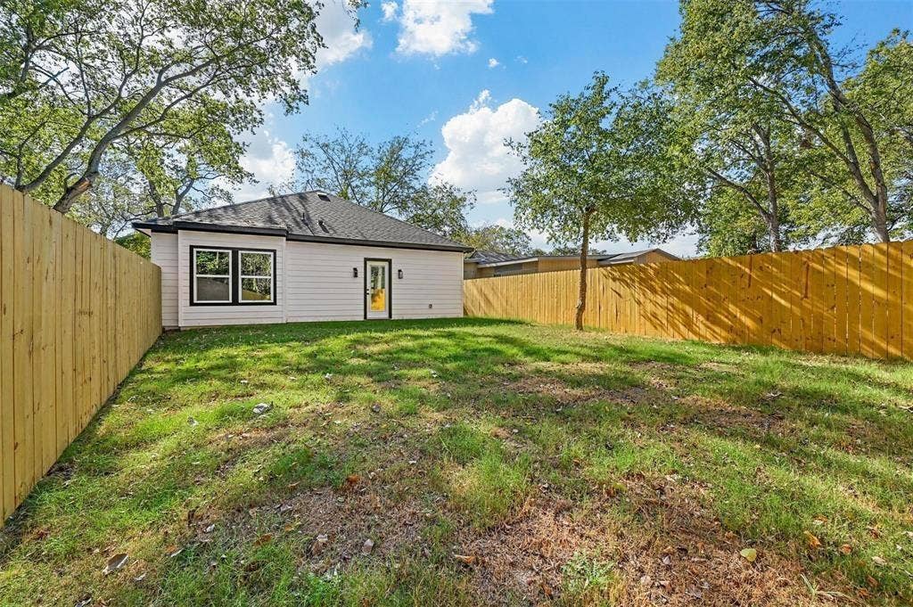 5424 Bourquin Street, Dallas, TX 75210 5424 Bourquin Street, Dallas, TX 75210
