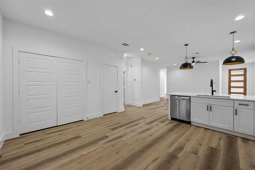 5424 Bourquin Street, Dallas, TX 75210 5424 Bourquin Street, Dallas, TX 75210