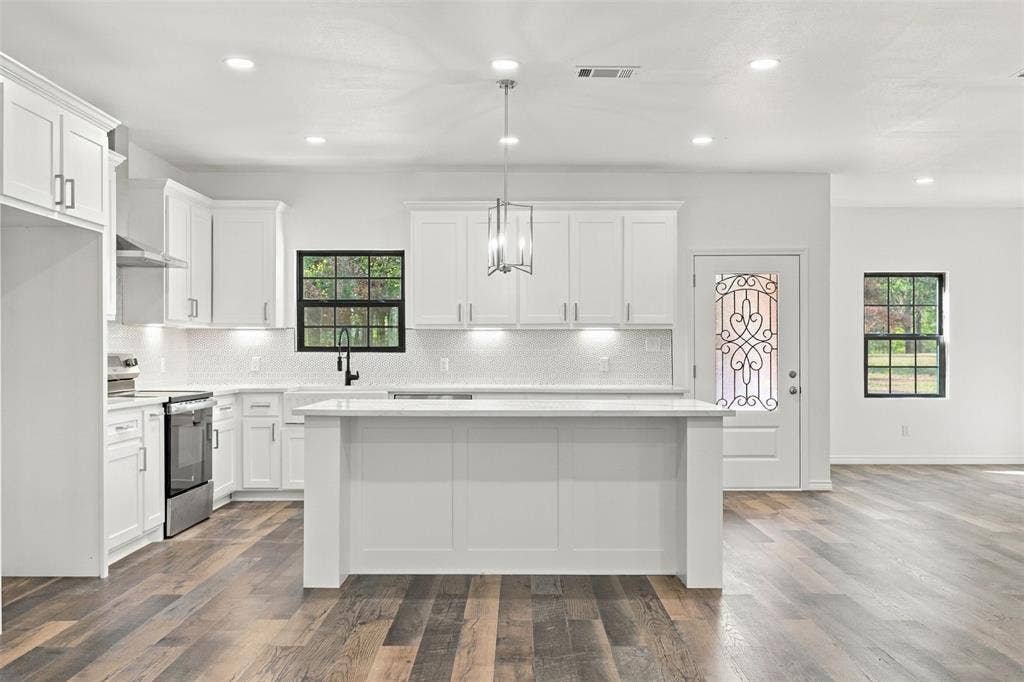 1707 CR 1670, Mount Pleasant, TX 75455