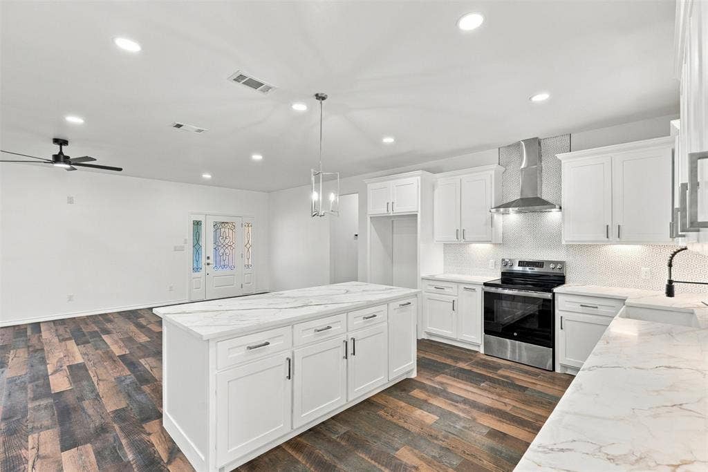 1707 CR 1670, Mount Pleasant, TX 75455
