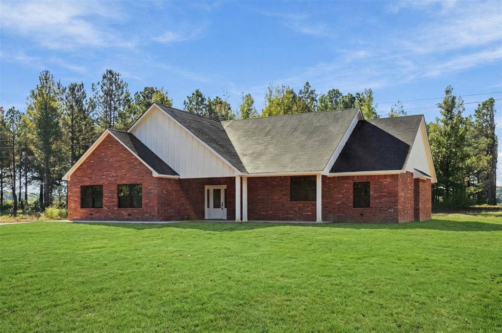 1707 CR 1670, Mount Pleasant, TX 75455