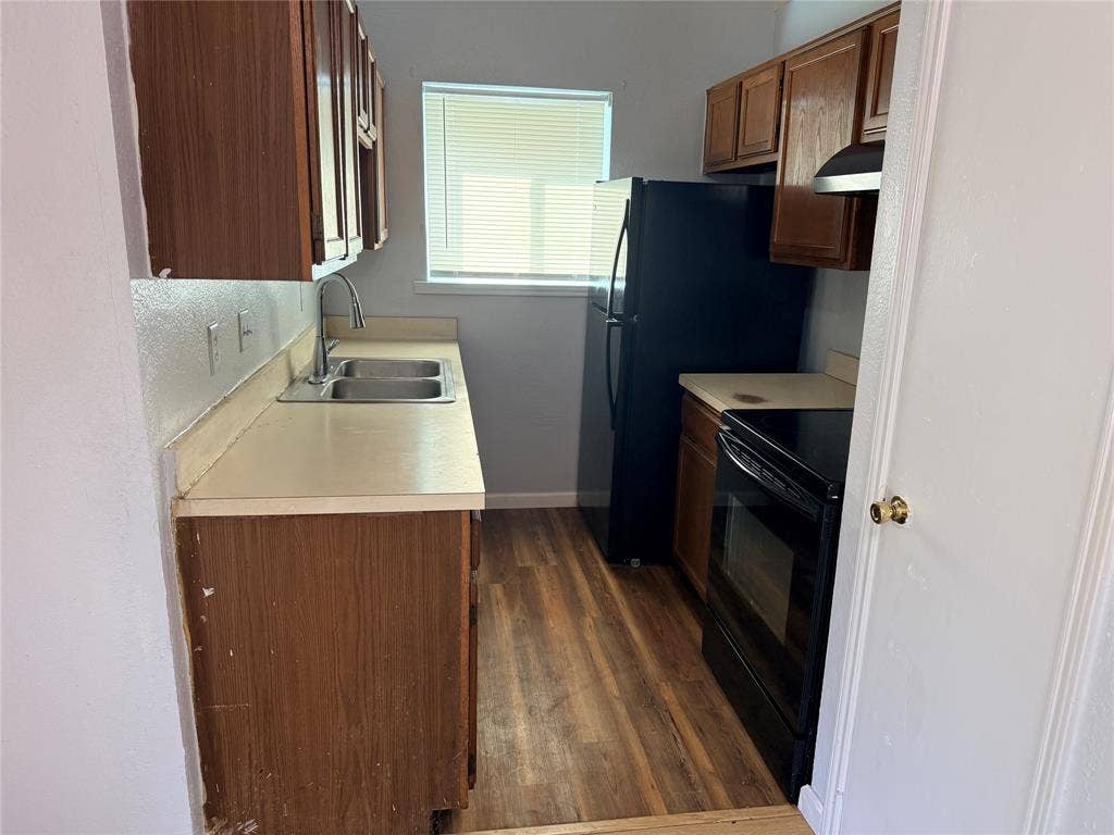 1644 Taylorcrest Drive, Dallas, TX 75253 Wood-finish flooring, dual basin stainless steel sink, black range, and refrigerator