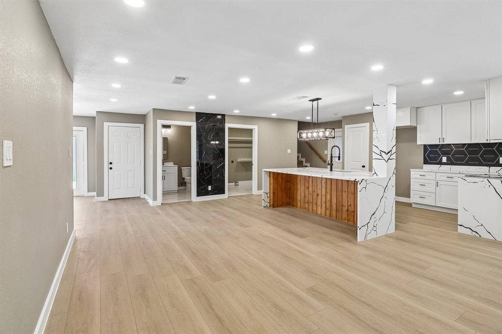 10711 Cromwell Drive, Dallas, TX 75229 10711 Cromwell Drive, Dallas, TX 75229