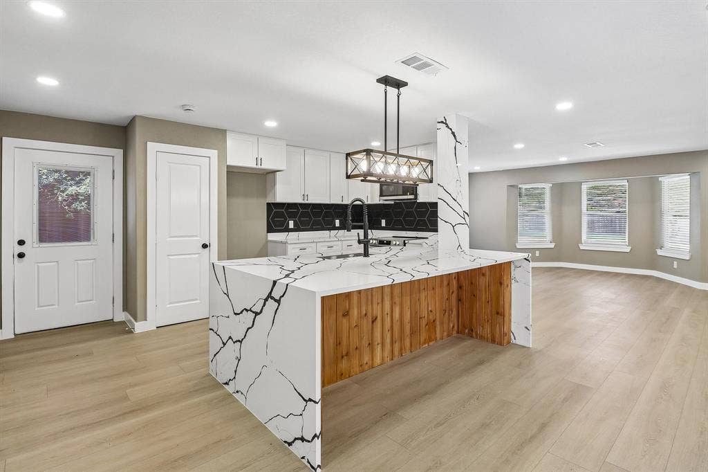 10711 Cromwell Drive, Dallas, TX 75229 10711 Cromwell Drive, Dallas, TX 75229
