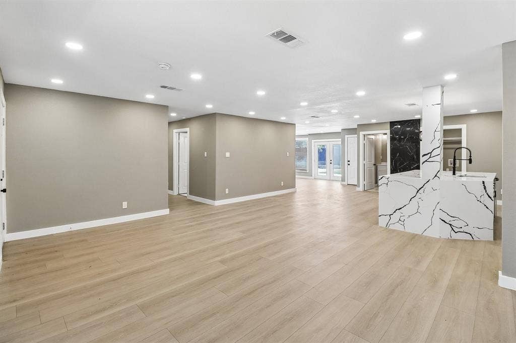 10711 Cromwell Drive, Dallas, TX 75229 10711 Cromwell Drive, Dallas, TX 75229