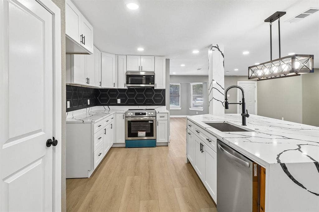 10711 Cromwell Drive, Dallas, TX 75229 10711 Cromwell Drive, Dallas, TX 75229