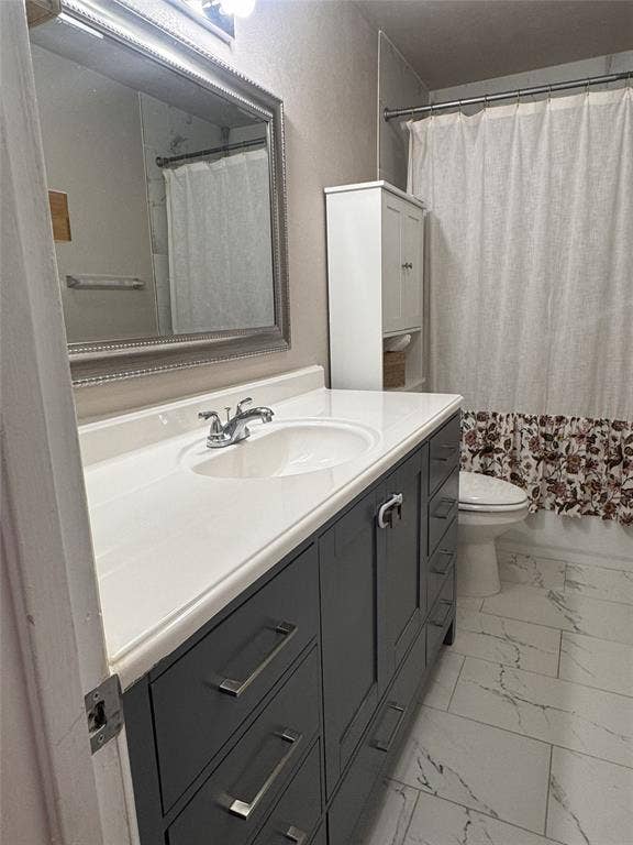 7348 Walling Lane, Dallas, TX 75231 Upstairs bath