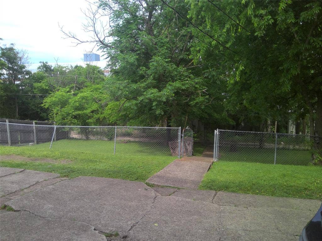 7348 Walling Lane, Dallas, TX 75231 Large tree-shaded fenced backyard