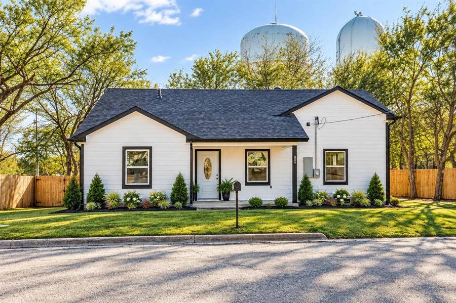Property photo for 804 Lively Street, Bowie, TX