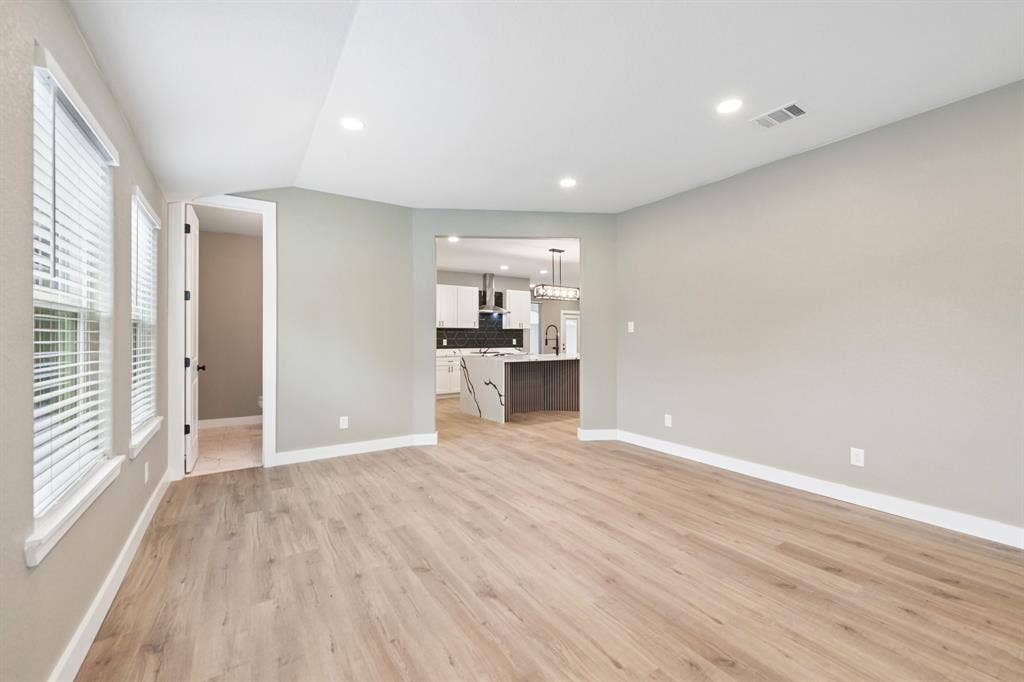 3337 Whirlaway Road, Dallas, TX 75229 3337 Whirlaway Road, Dallas, TX 75229