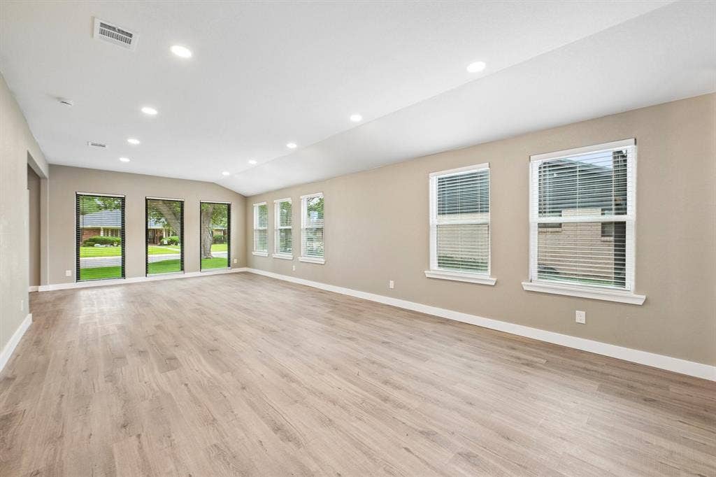 3337 Whirlaway Road, Dallas, TX 75229 3337 Whirlaway Road, Dallas, TX 75229
