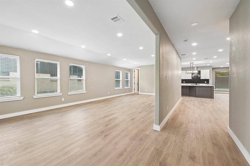 3337 Whirlaway Road, Dallas, TX 75229 3337 Whirlaway Road, Dallas, TX 75229