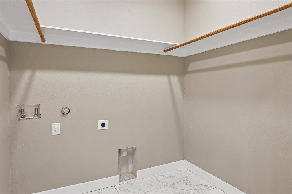 3337 Whirlaway Road, Dallas, TX 75229 3337 Whirlaway Road, Dallas, TX 75229