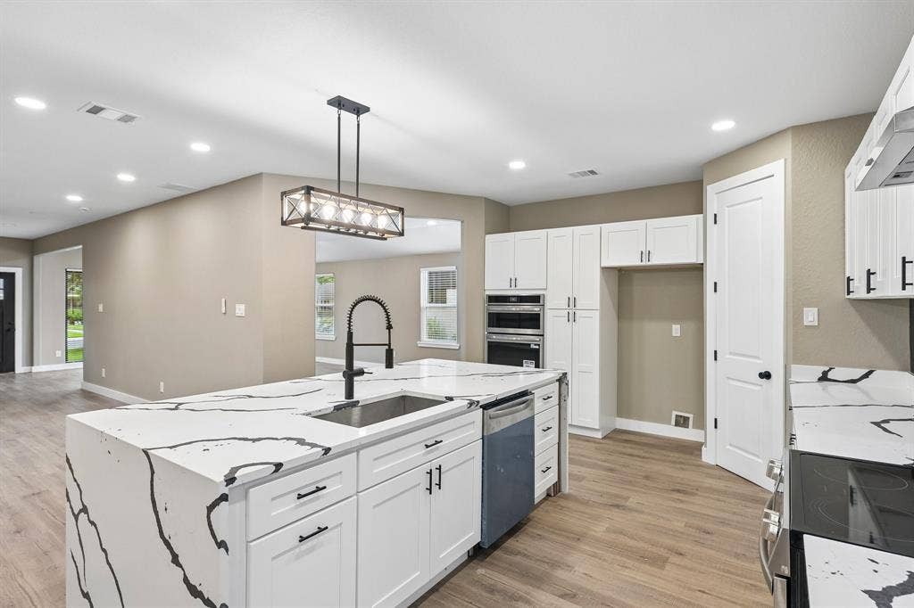 3337 Whirlaway Road, Dallas, TX 75229 3337 Whirlaway Road, Dallas, TX 75229