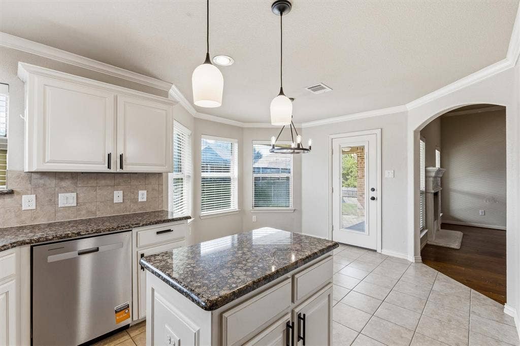 2122 Valley Drive, Weatherford, TX 76087