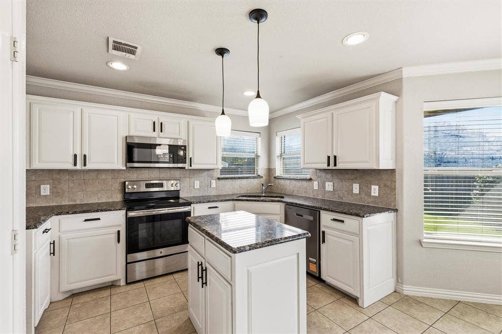 2122 Valley Drive, Weatherford, TX 76087